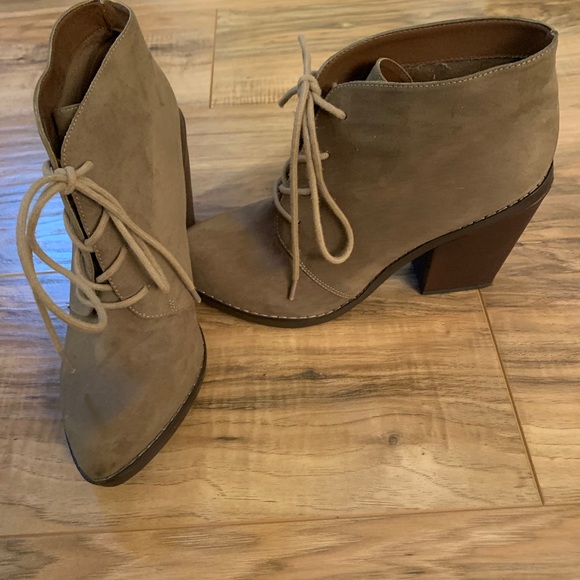 Steve Madden heeled boots - Picture 2 of 2